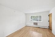 1BR, 1BA - 800SF - Living Room