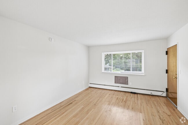 1BR, 1BA - 800SF - Living ROom - Kingswood Apartments