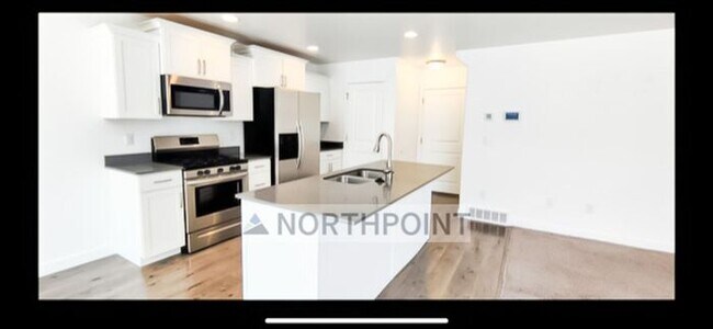 Photo - Beautiful 3BR 2BA Home w/ Quartz Kitchen and Garage in Herriman!