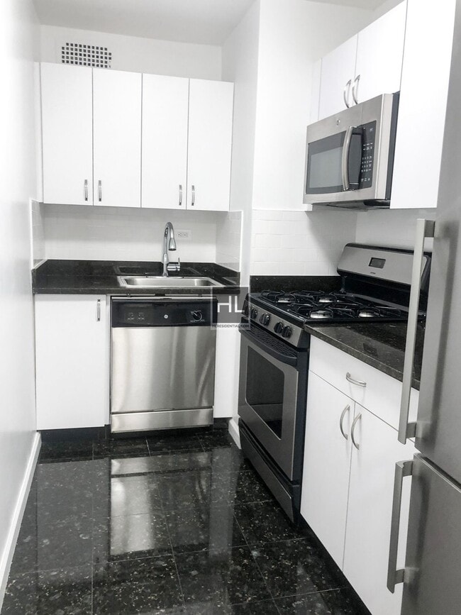 Photo - 5 AVENUE Unit 17E