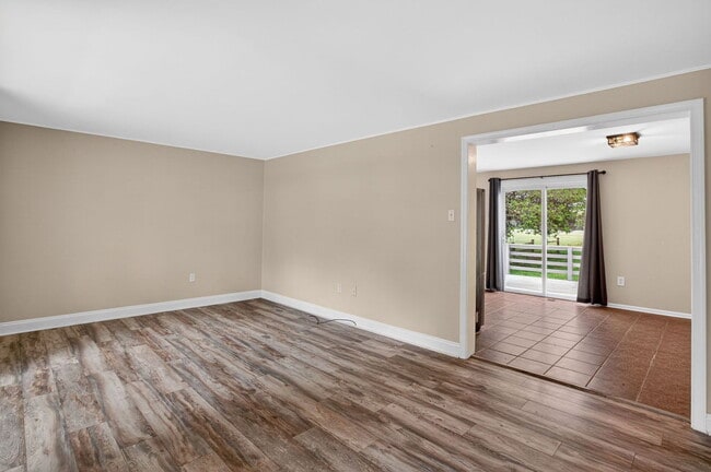 Photo - 915 Crystal Rock Rd