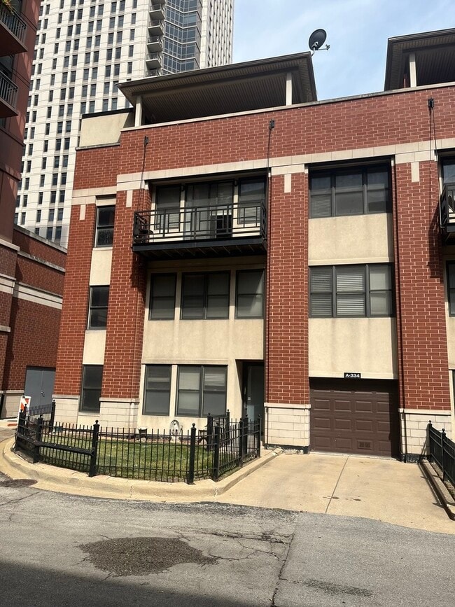 Building Photo - 334 N Jefferson St Rental