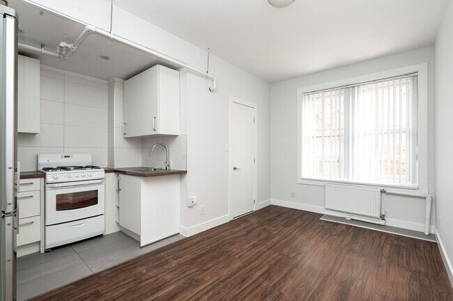 Photo - 160 Huron St Unit 105