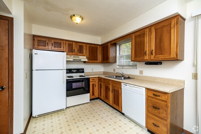 2BR, 1.5BA - 950SF - Kitchen