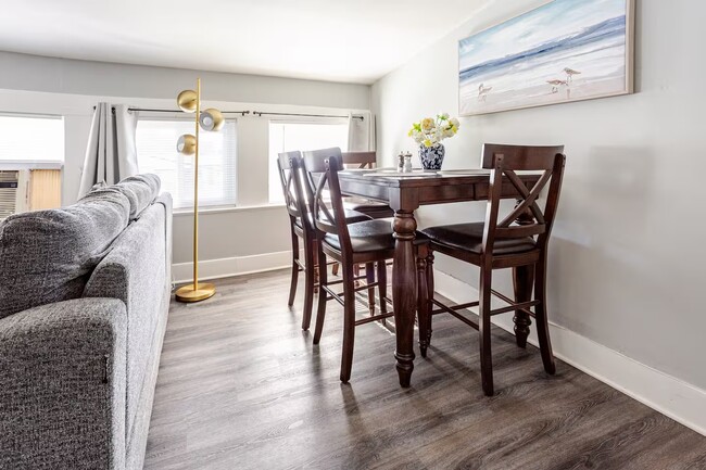 Marengo C - Dining Area - 731 S Marengo Ave