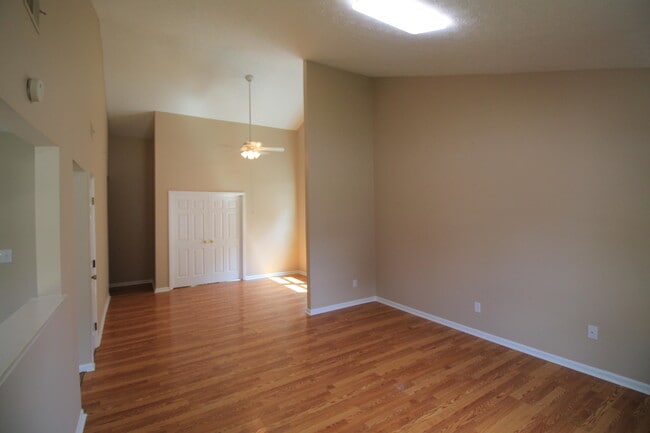 316 Squires Rd