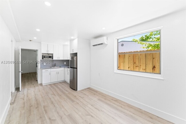 3155 SW 27th St Unit 2
