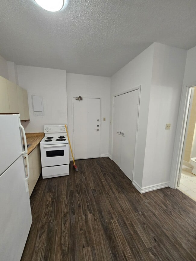 Photo - 49 Willow St Unit B2