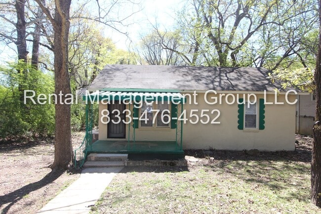 Building Photo - .New On The Market! Charming 2 bedroom 1 bath Rental