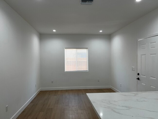 Photo - 10717 Amestoy Ave