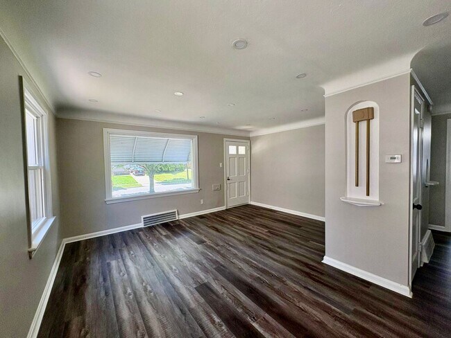 Photo - 4165 Harwood Rd