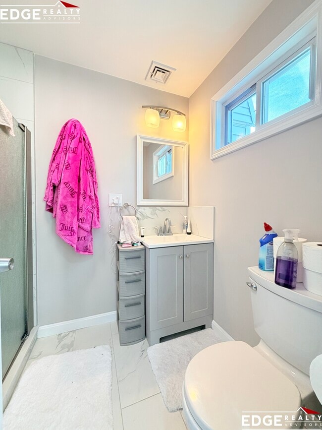 Photo - 39 Long Ave Unit 3