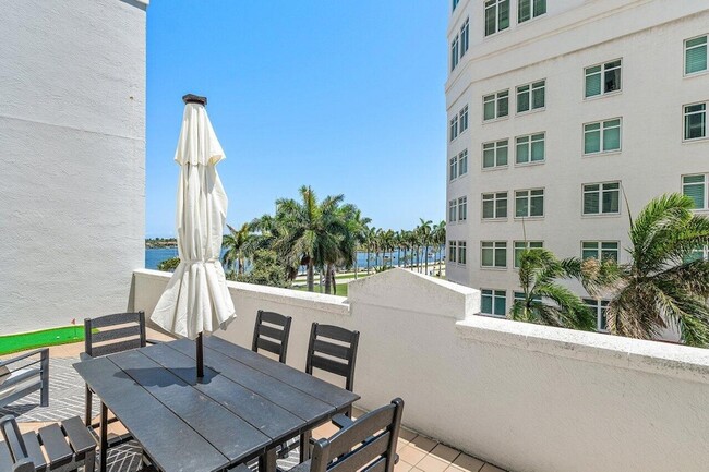 Photo - 255 Evernia St Unit 306