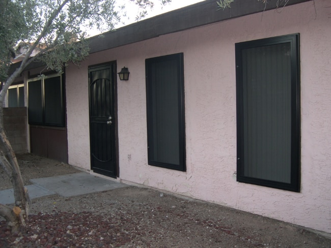 Photo - 4310 Caliente St