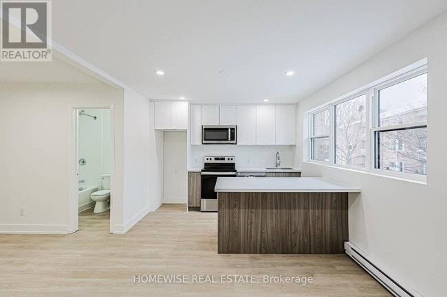 Photo - 100 Liberty St N