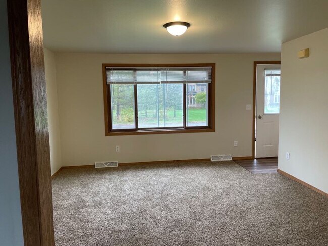 Photo - 700 Steven Ave