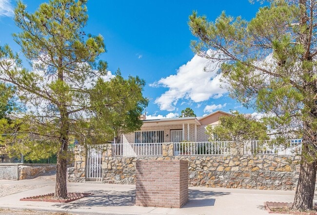 Building Photo - Adorable 3 bedroom, 2 bath apartment in Northeast El Paso!