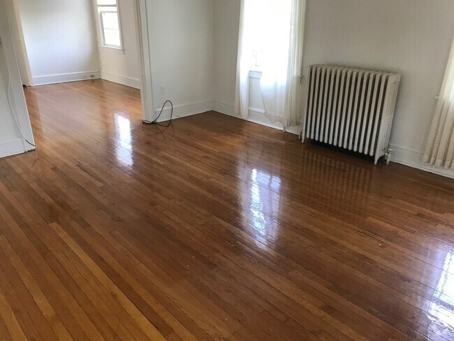Building Photo - Braddock Rd Boening Unit Apt 2