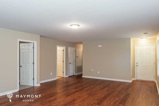 Photo - 100 Foxford Ln