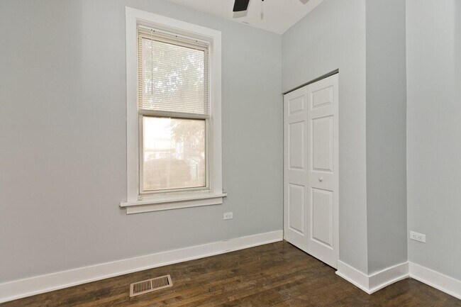 Photo - 1922 N Wilmot Ave