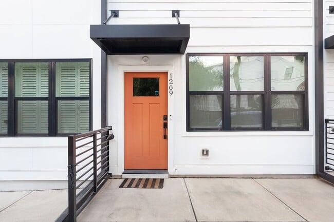 Photo - Beautiful 2bd/2.5ba Contemporary Townhome ...