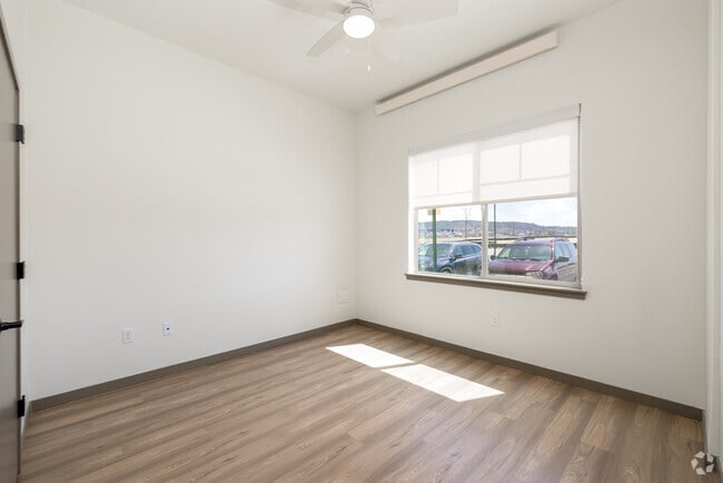 1BR, 1BA - 587SF - Bedroom
