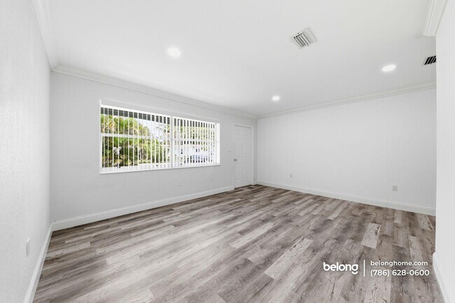 Photo - 980 NW 200th Terrace