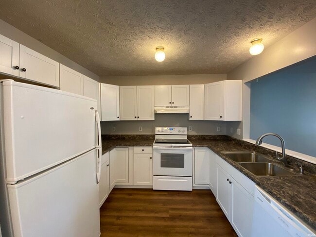 Photo - 163 Willow Ct