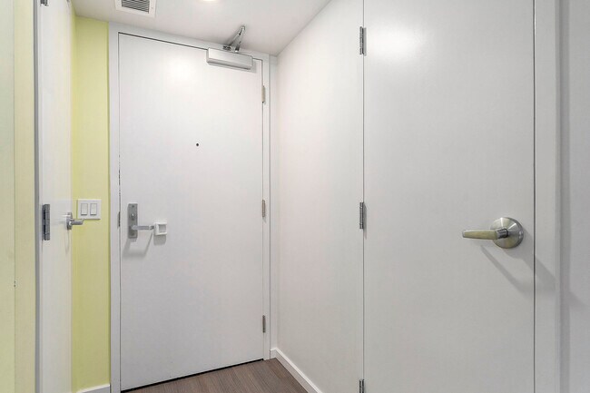 Photo - 105 Champagne Ave S