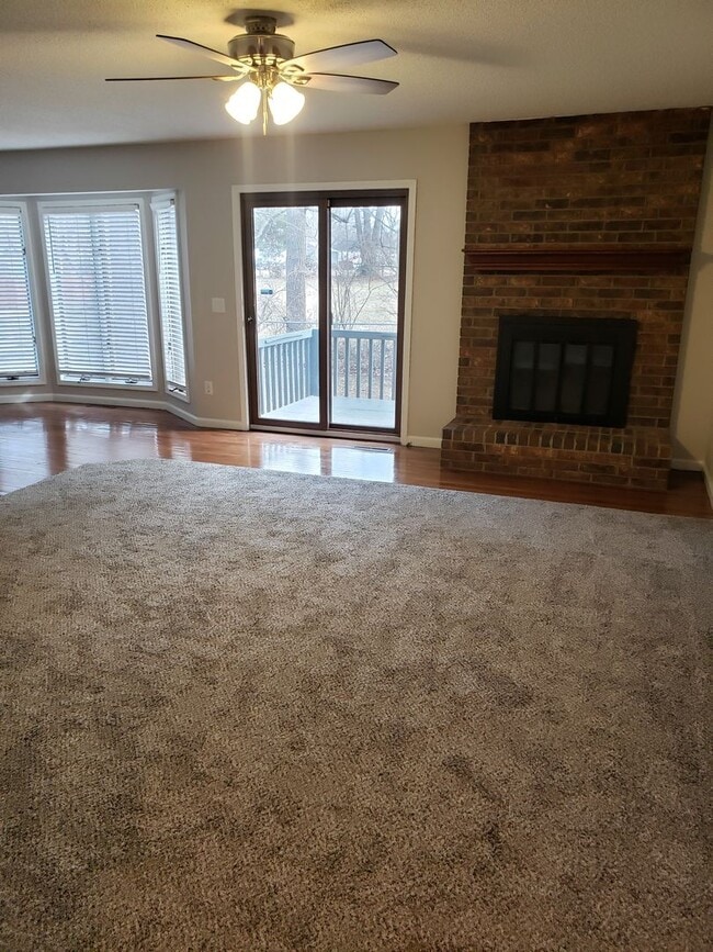 Photo - Great South East Location....E. Sunshine & Oak Grove Area