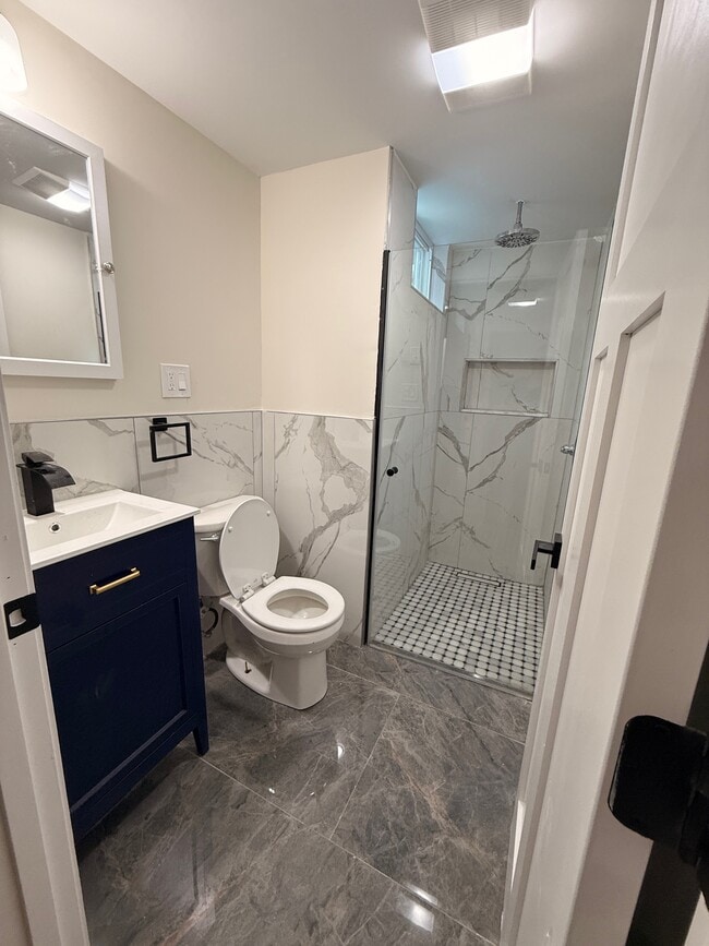 Photo - 73-77-77 W Thames St Unit 73B