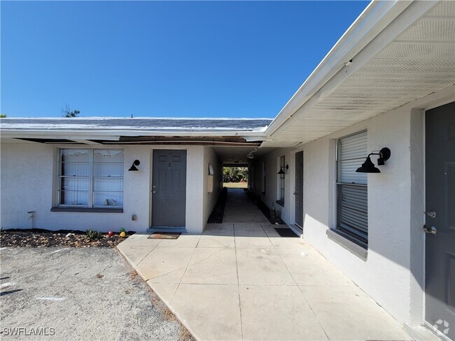 Building Photo - 1904 Santa Barbara Blvd Unit 4 Rental