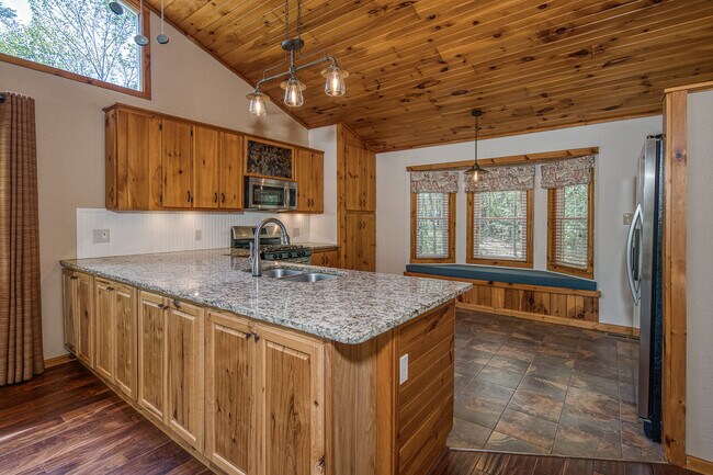 Photo - 292 Holly Cove Cir