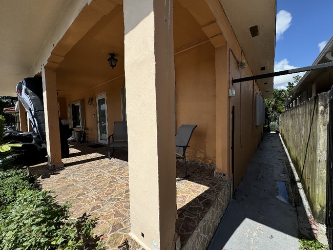 Photo - 117 E 18th St