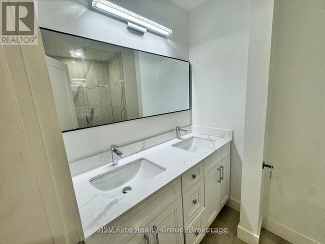 Photo - 3276 Victory Crescent