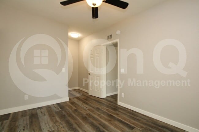 Photo - 2807 E Paradise Ln