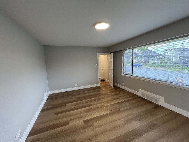 8272 17th Ave Unit Main Floor