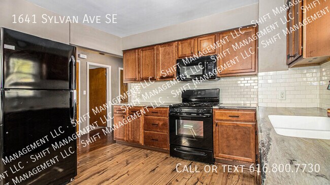 Photo - 1641 Sylvan Ave SE