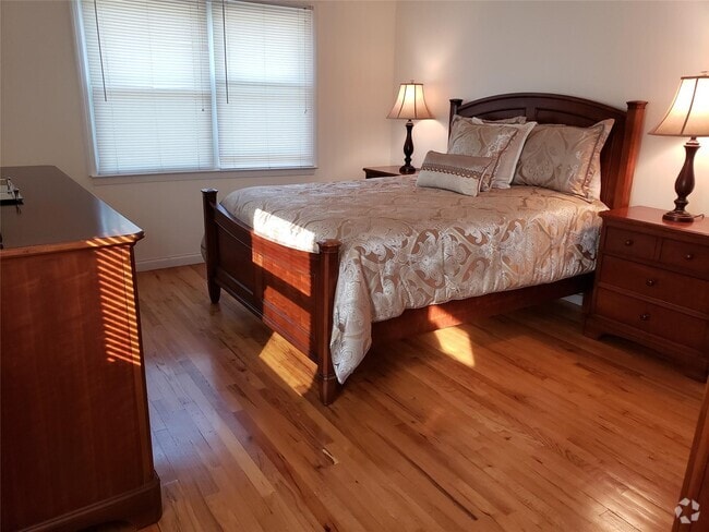 Building Photo - 15-48-48 Waters Edge Dr Rental