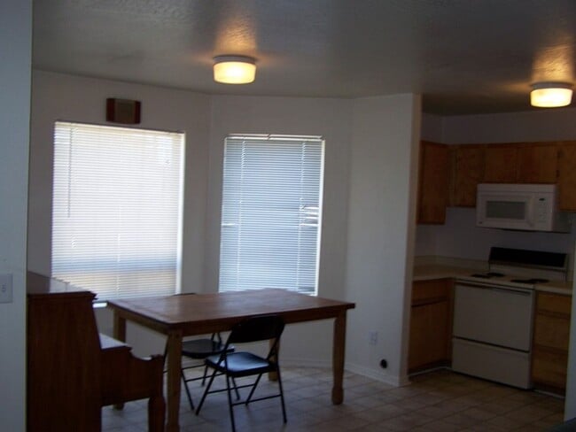 Photo - 3 Bedroom 2 Bathroom Top Apartment