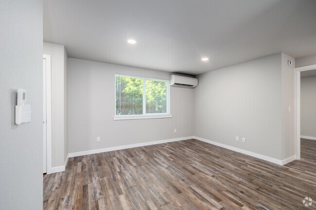 2BR, 1BA - 656SF - Living Room - 1126 Sleater Kinney Rd SE