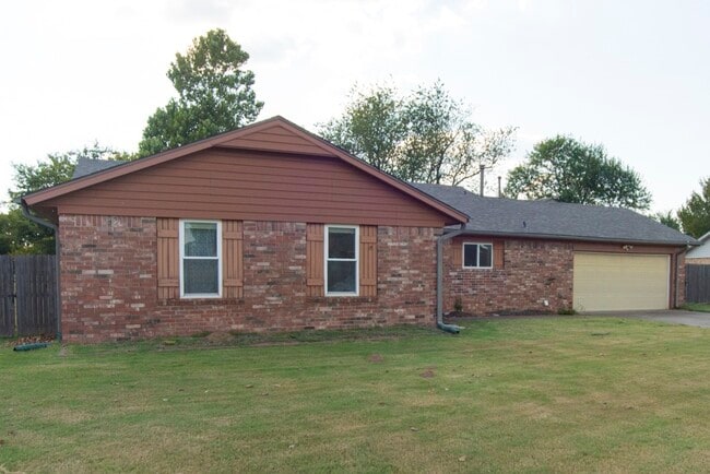 Photo - 802 N Juniper St