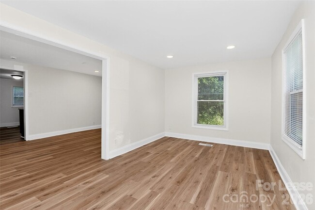 Photo - 2958 Reid Ave