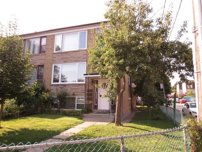 Building Photo - 2 Lanark Av Unit #1