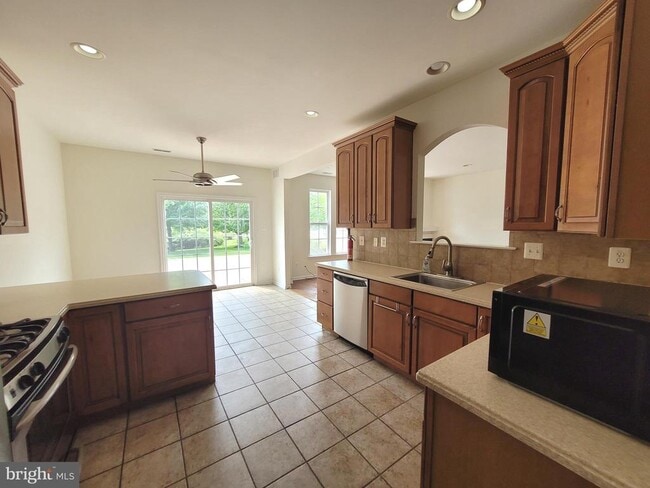 Photo - 35 Tudor Ct