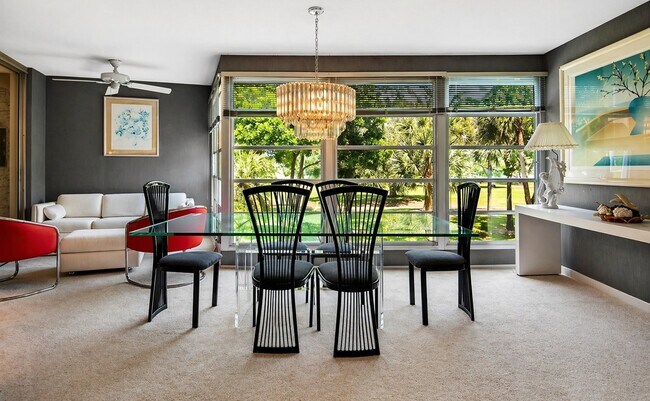 Photo - 3900 Oaks Clubhouse Dr Unit KING  rare find