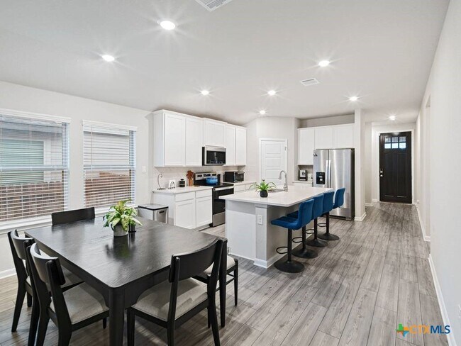 Photo - 3073 Charyn Wy Casa