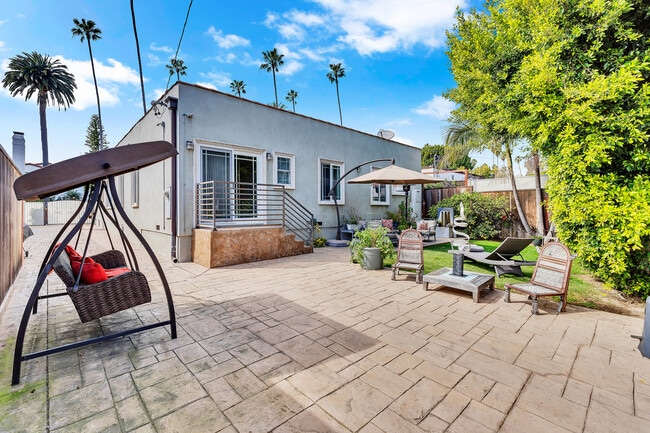 326 N Doheny Dr