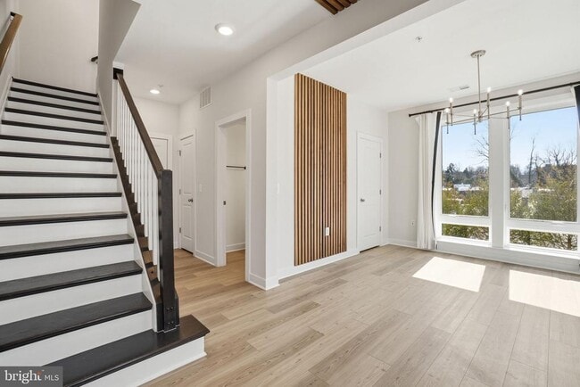 Photo - 3599 Aster St