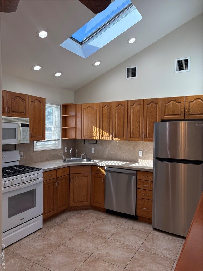 Photo - 1214 August Rd